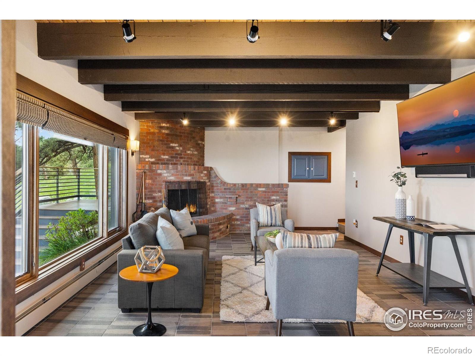 listing main picture