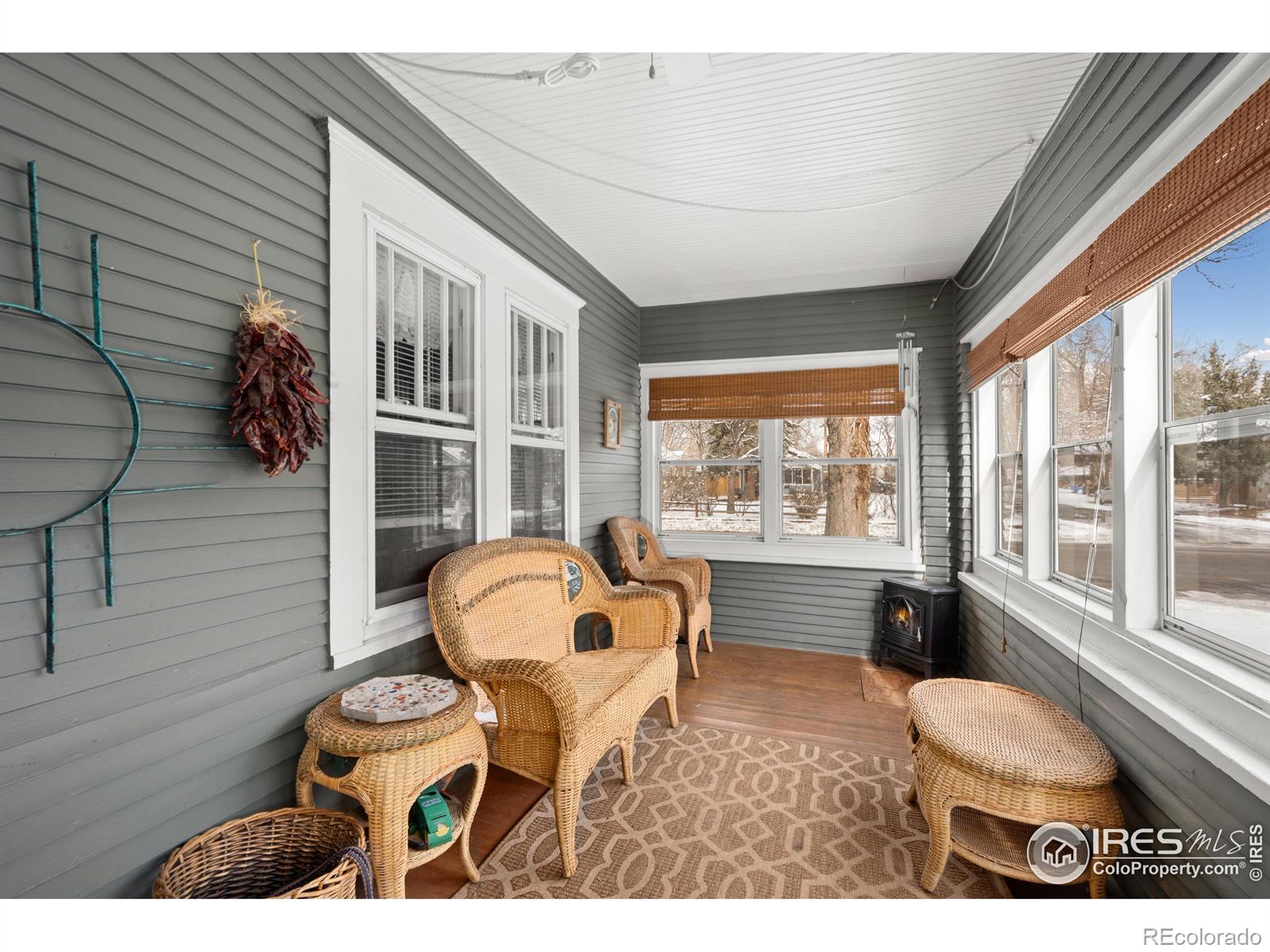 listing main picture