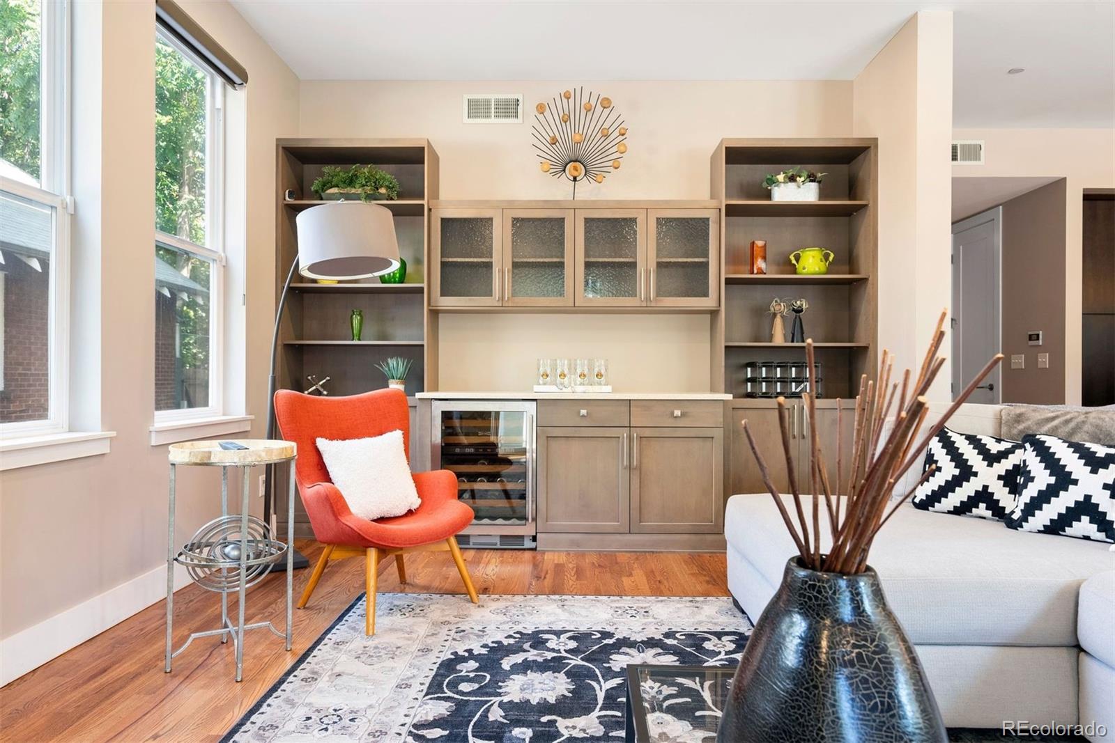 listing main picture