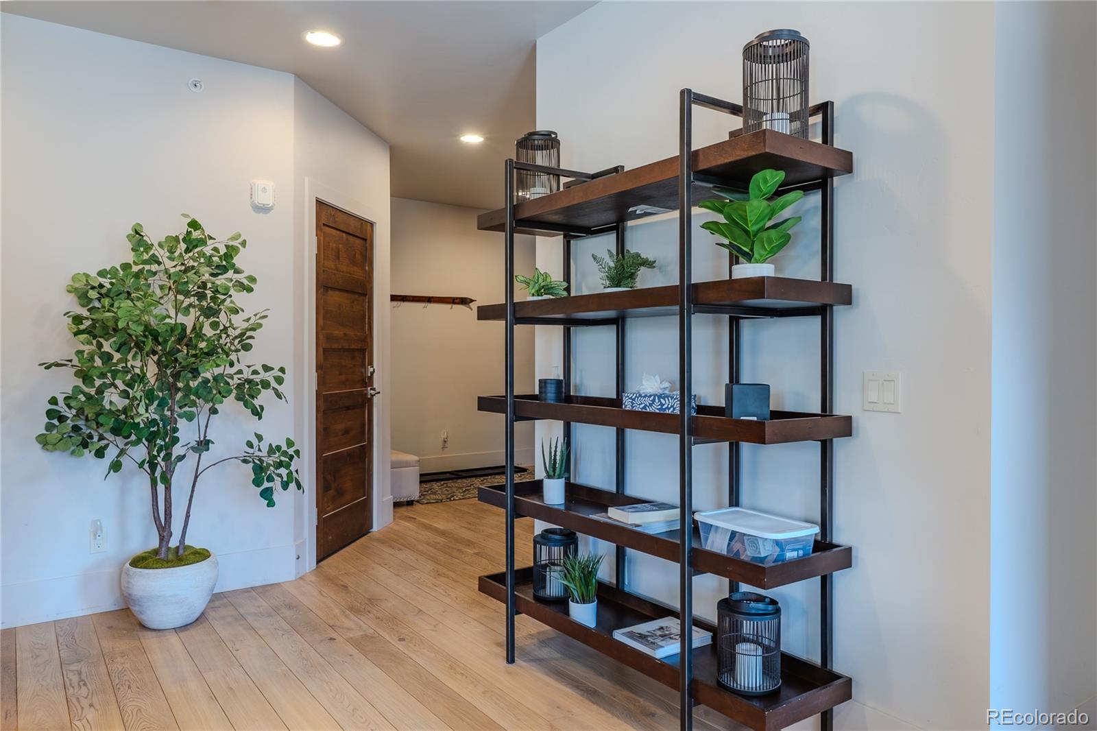 listing main picture