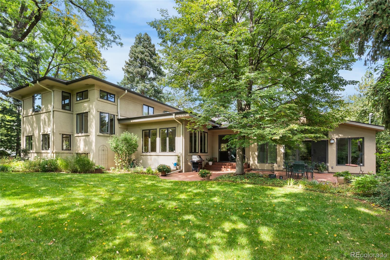 listing main picture