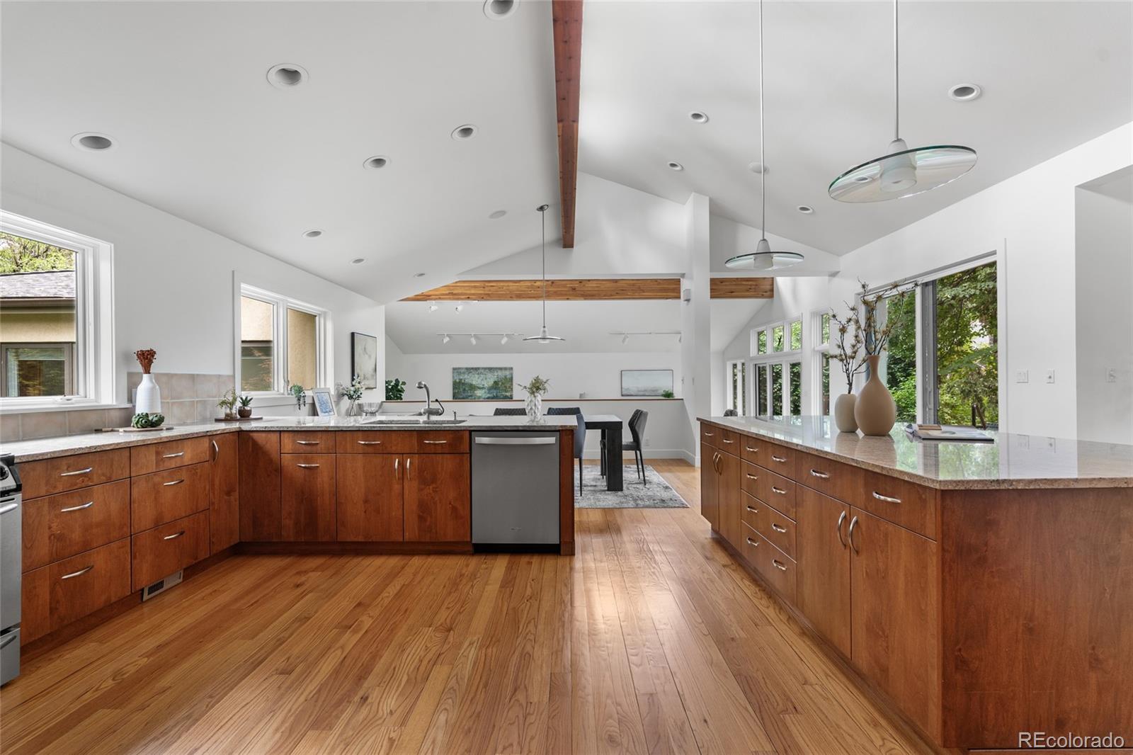 listing main picture