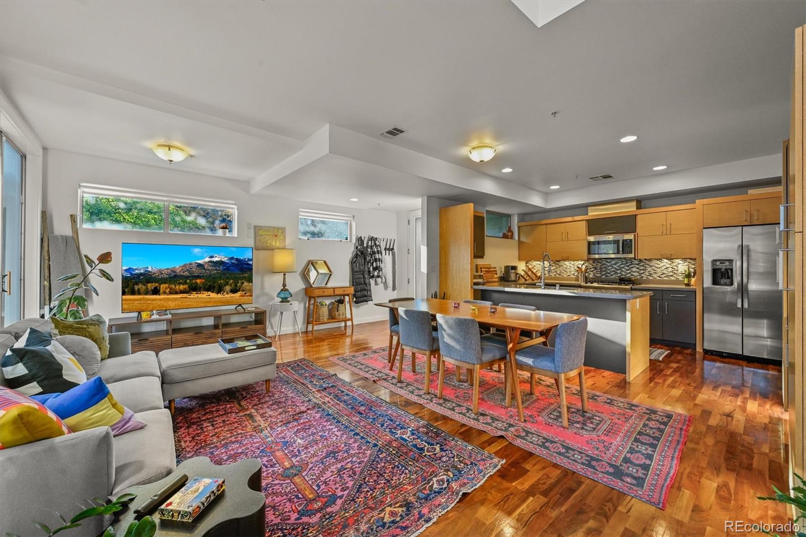 listing main picture