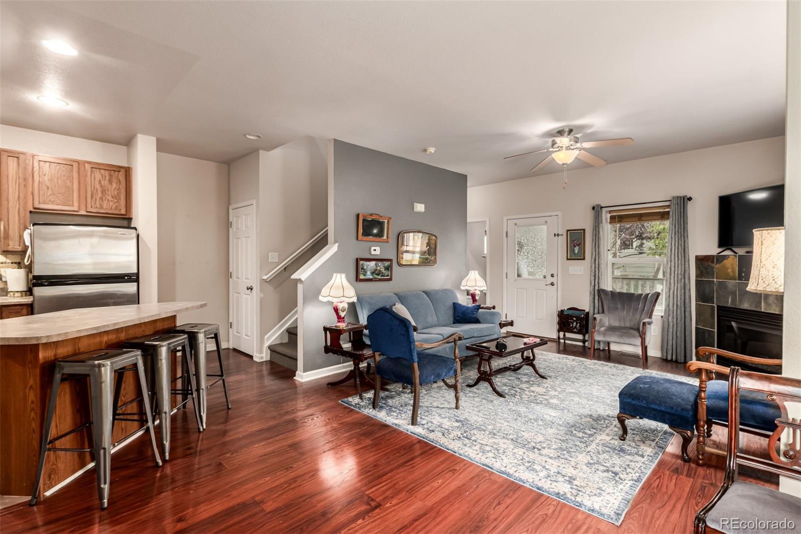 listing main picture