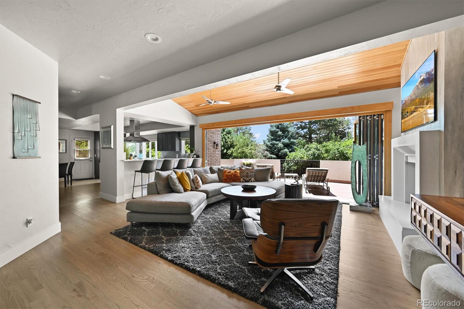 listing main picture