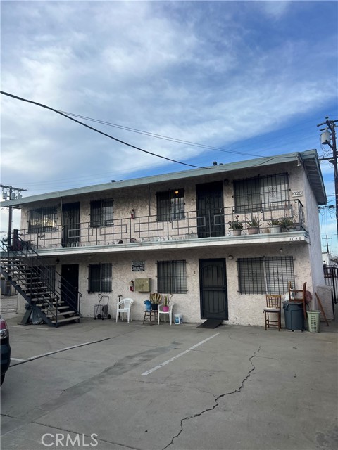 listing main picture