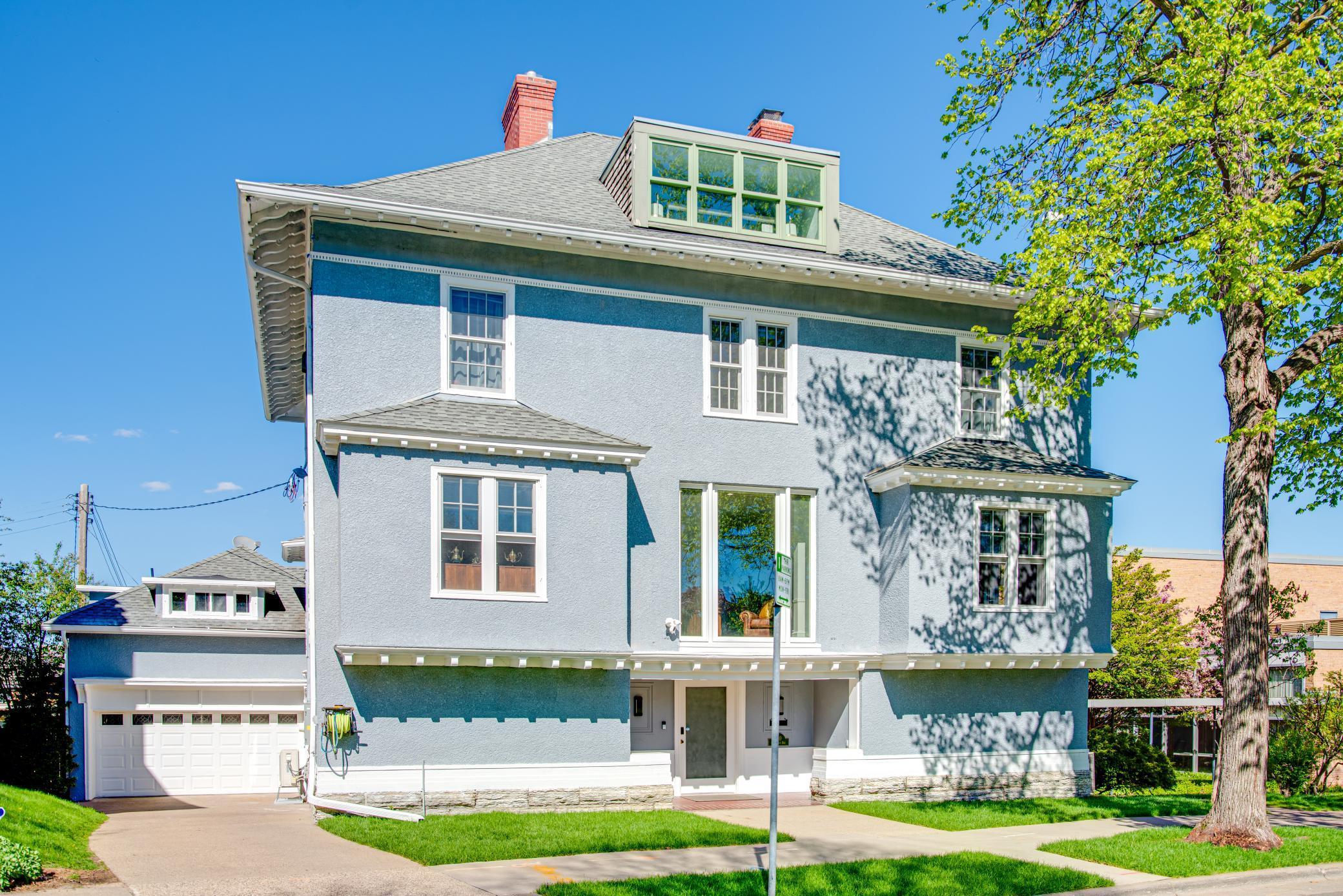 listing main picture