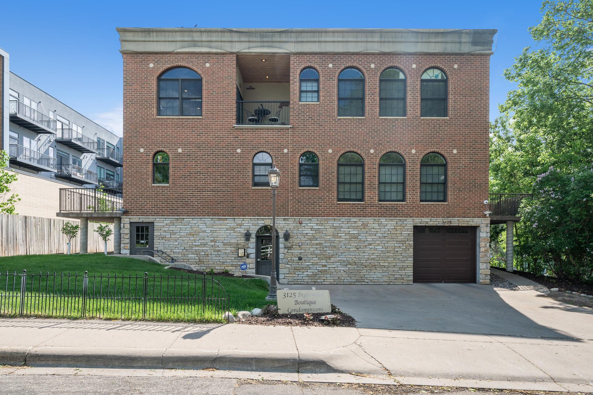 listing main picture