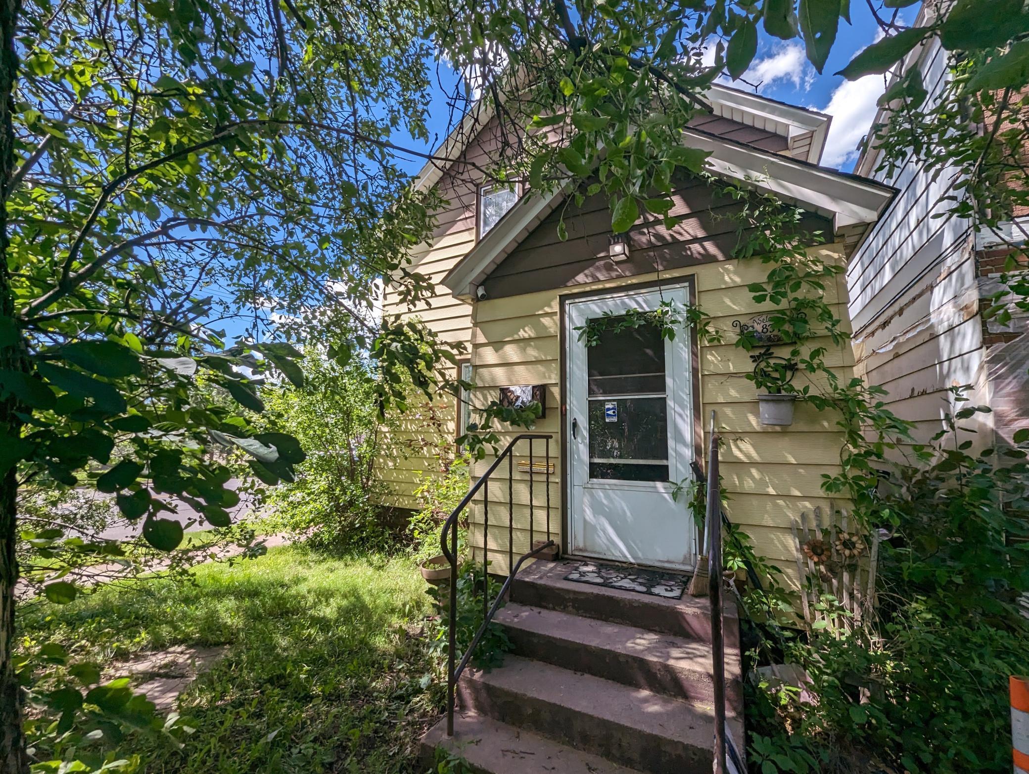 listing main picture