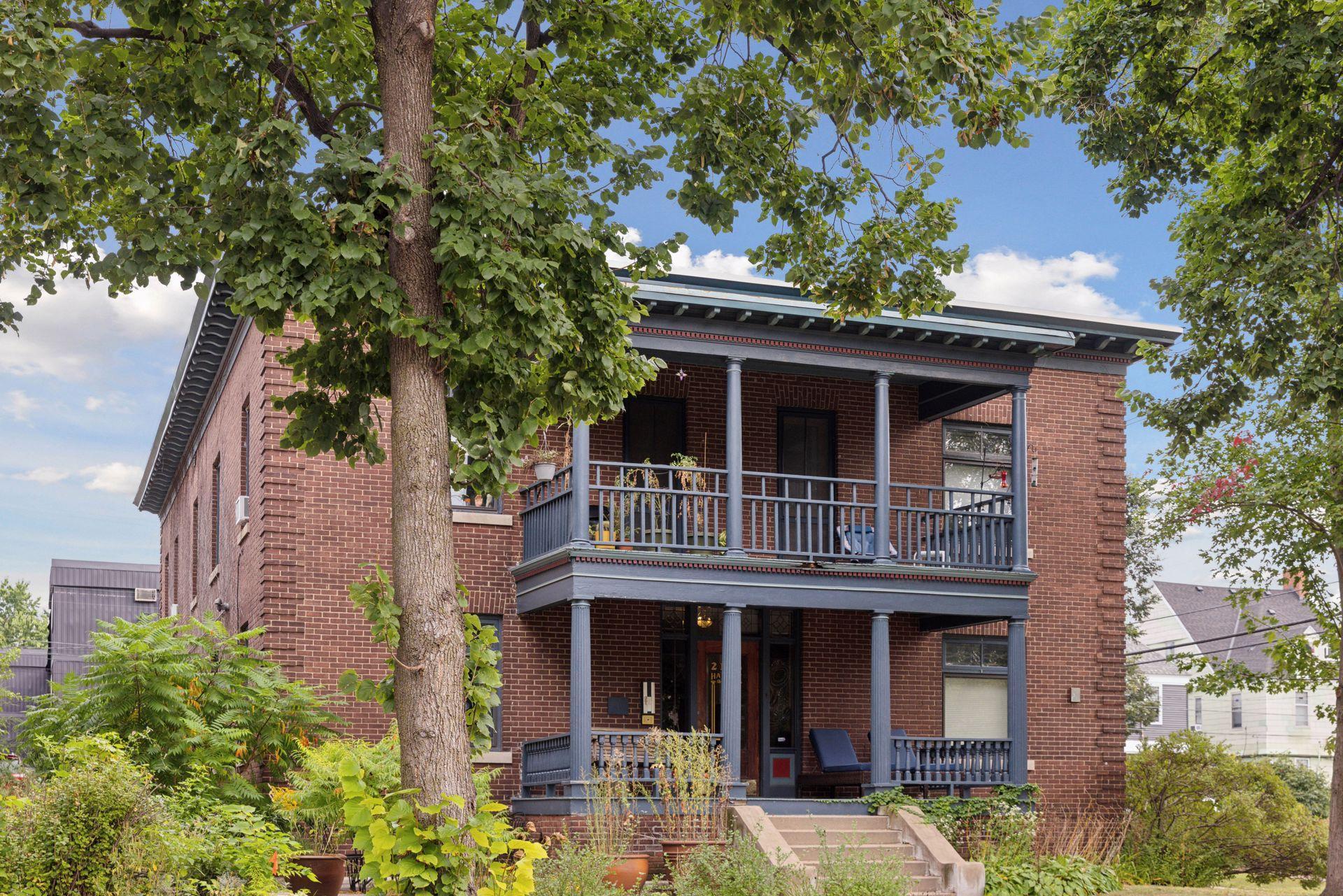 listing main picture