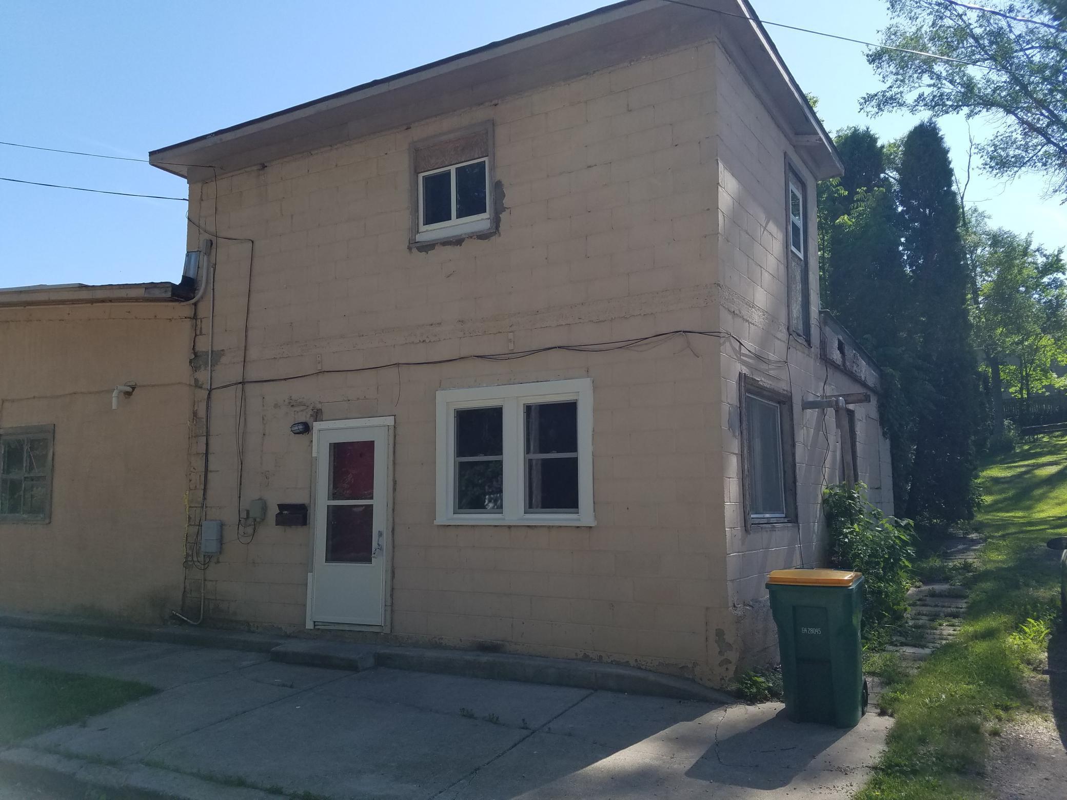 listing main picture