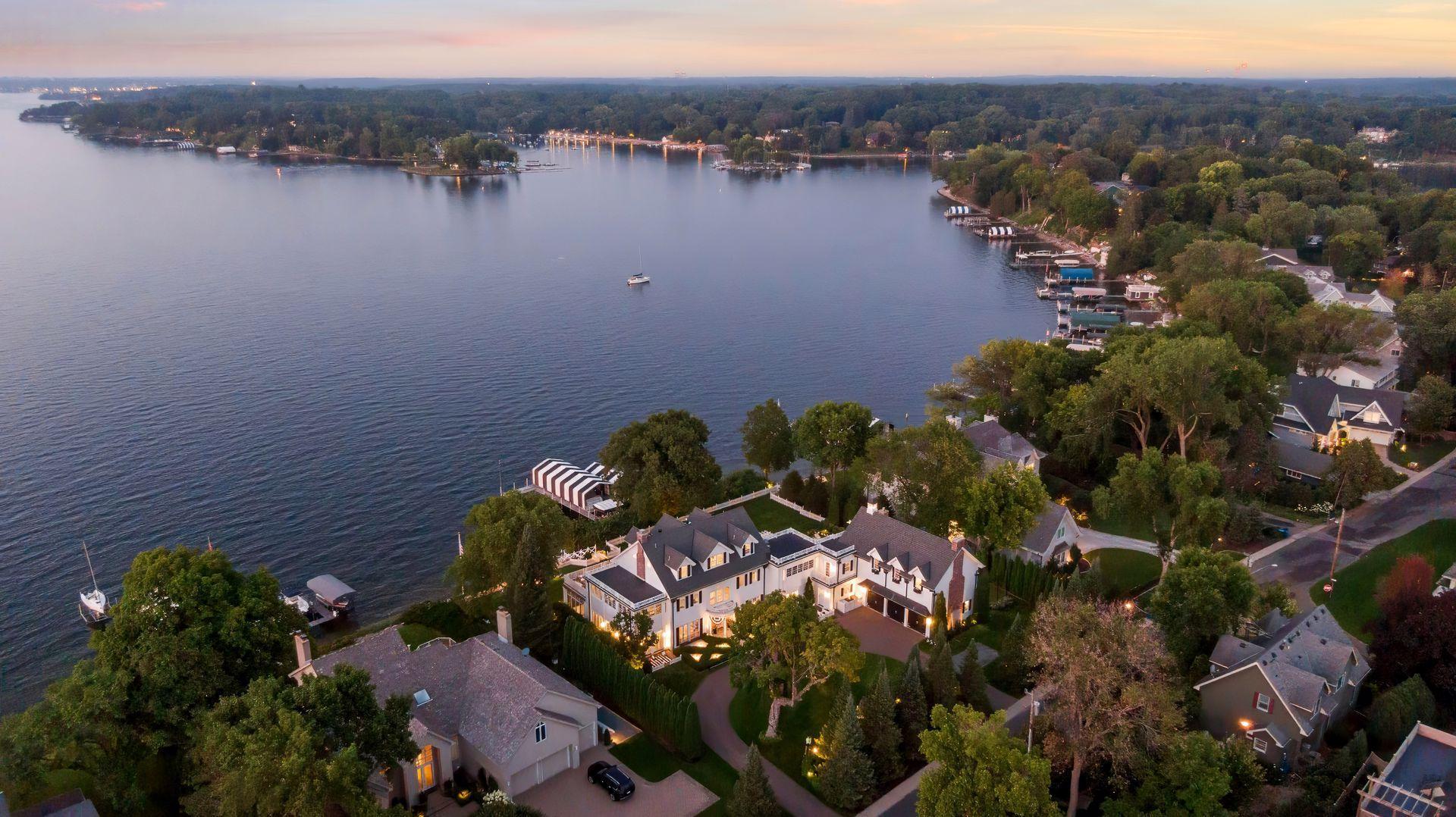 listing main picture