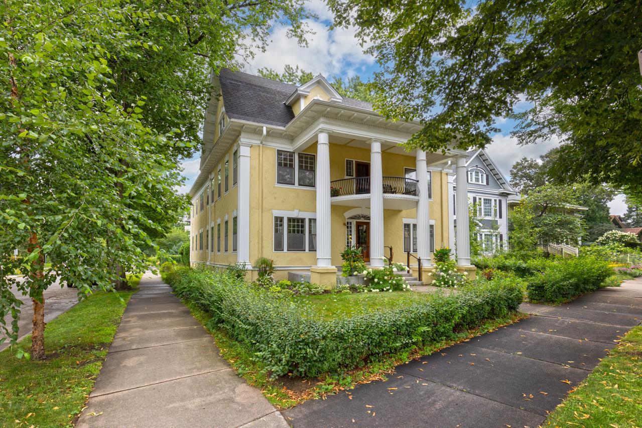 listing main picture