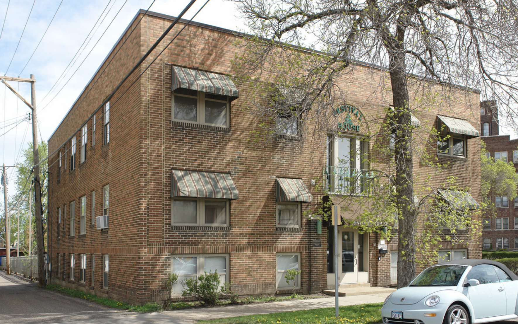 listing main picture