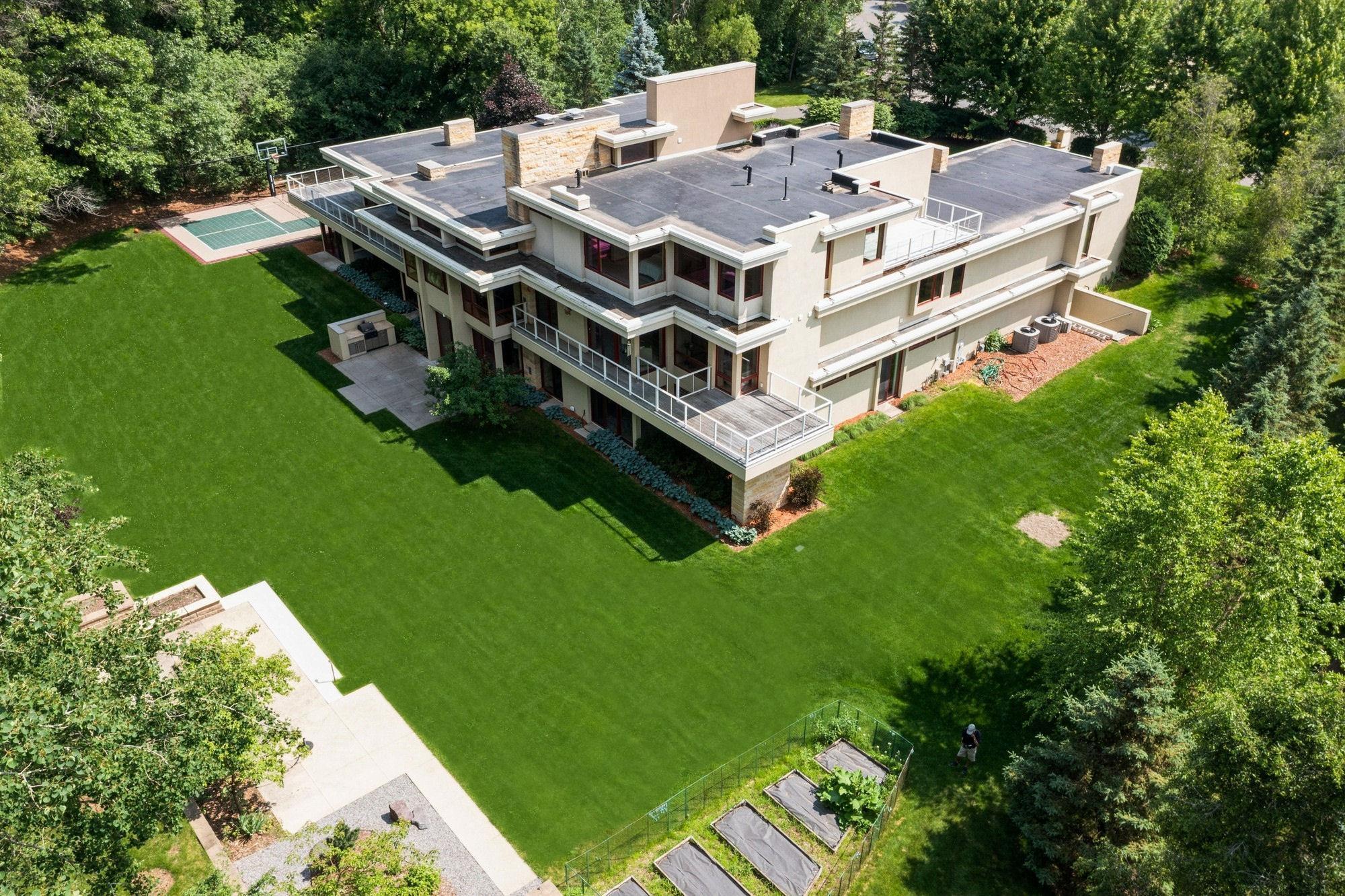 listing main picture