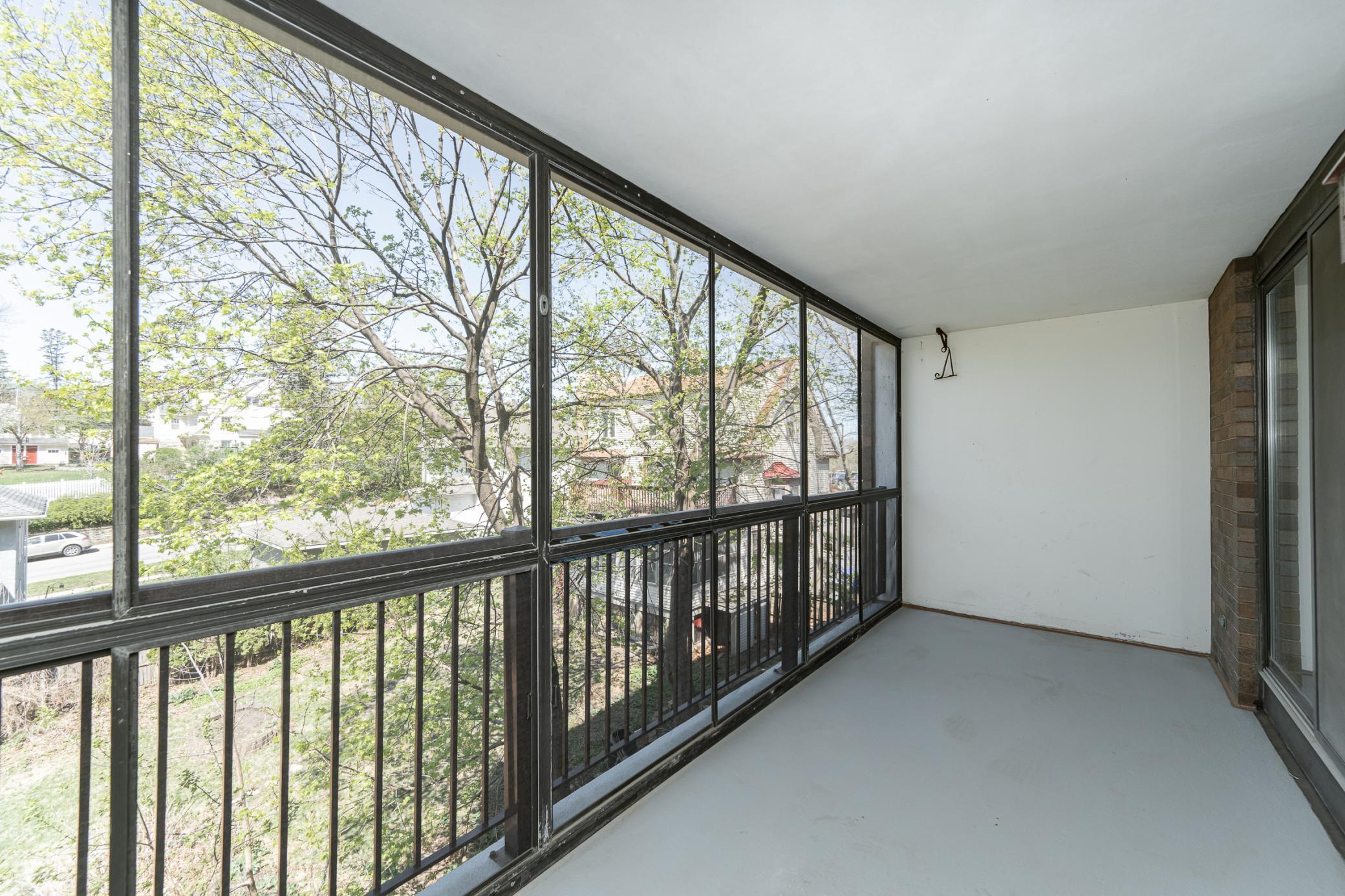 listing main picture