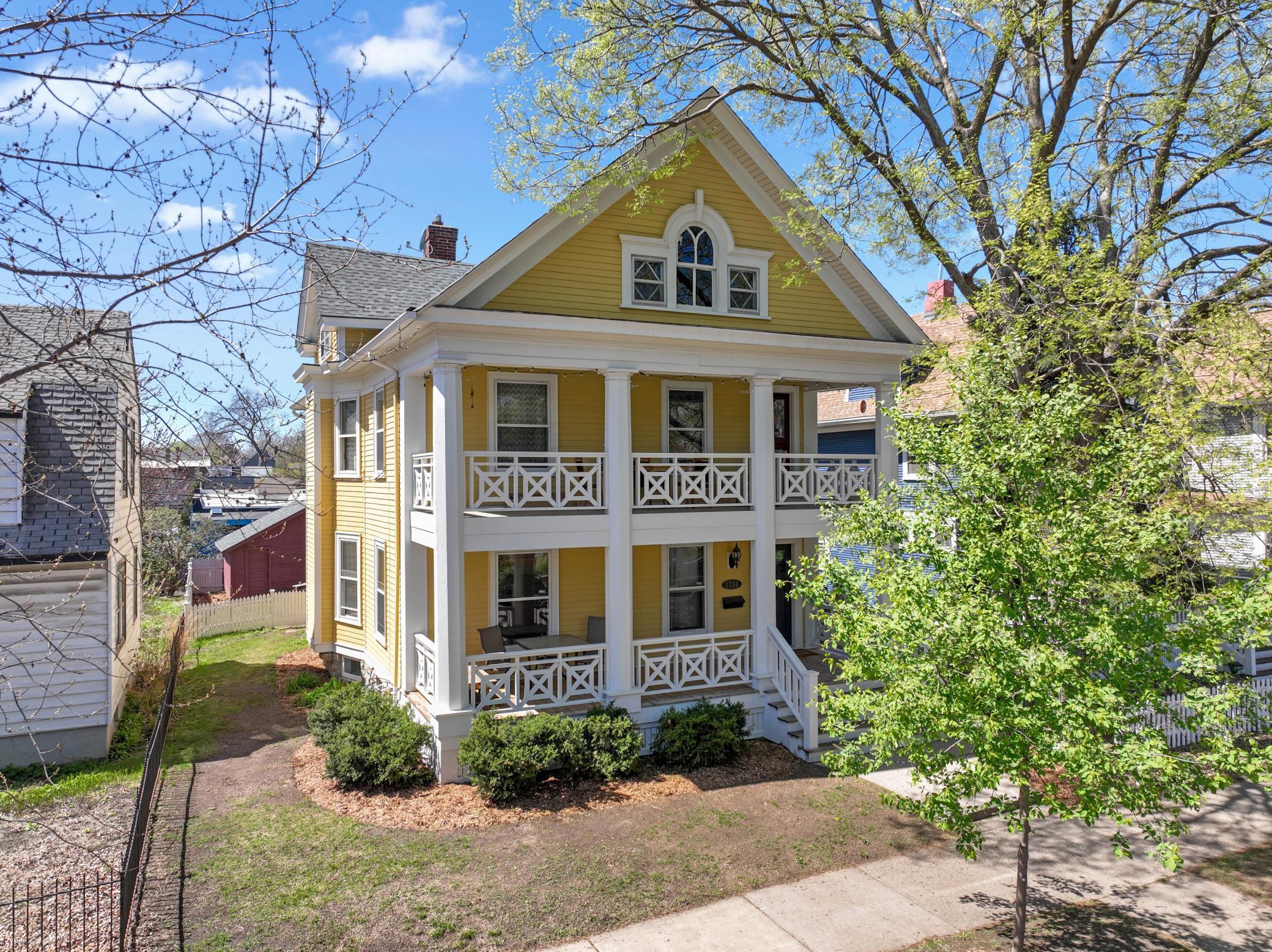 listing main picture