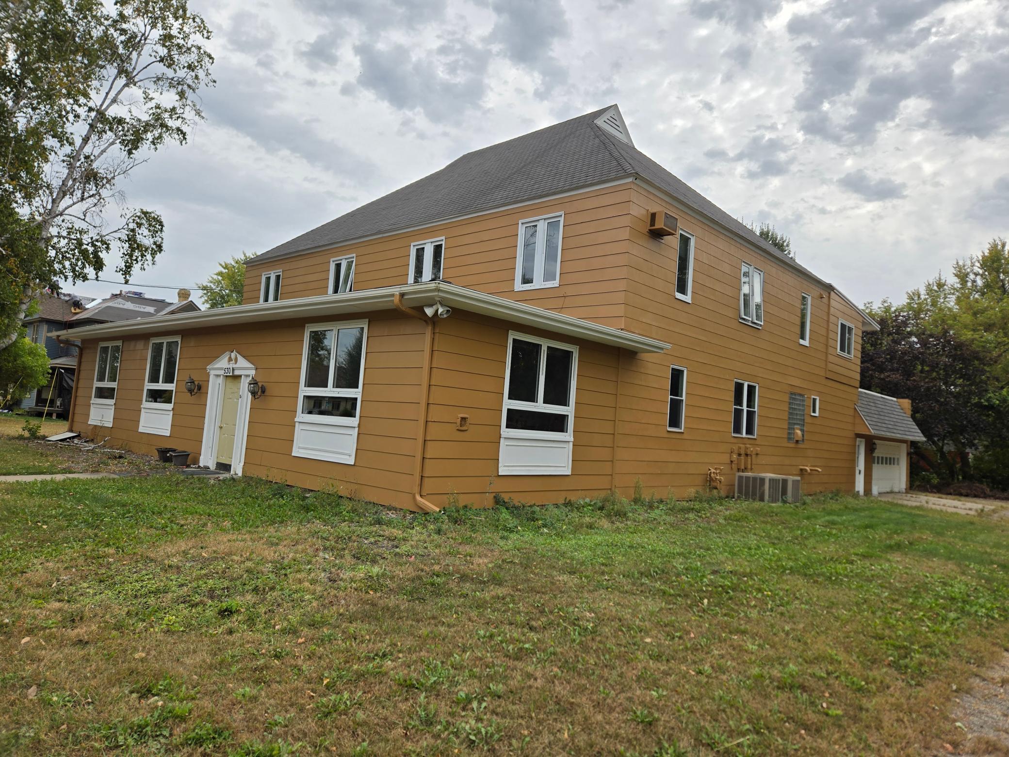 listing main picture
