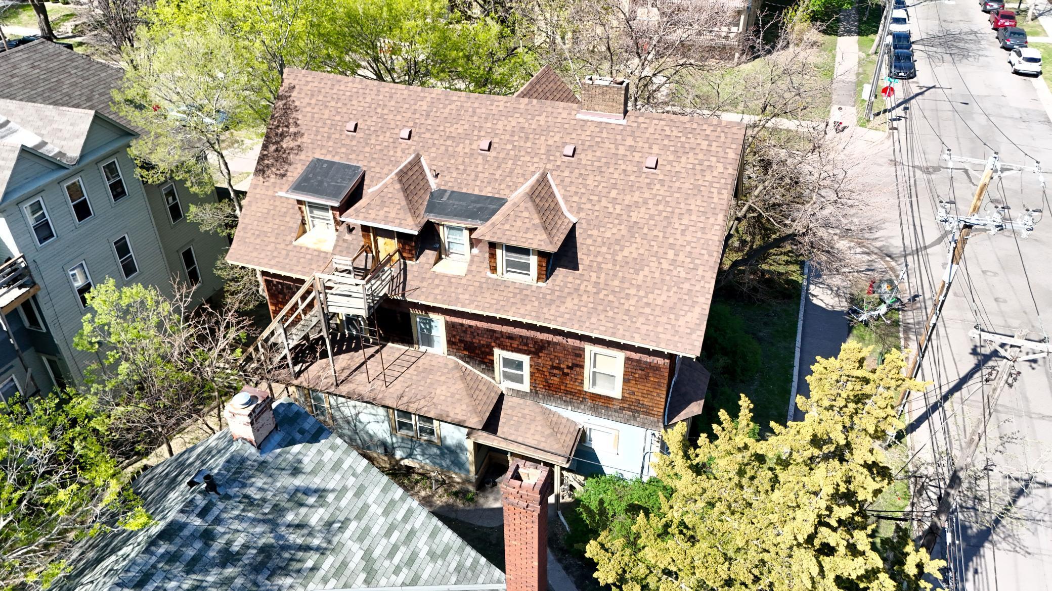 listing main picture