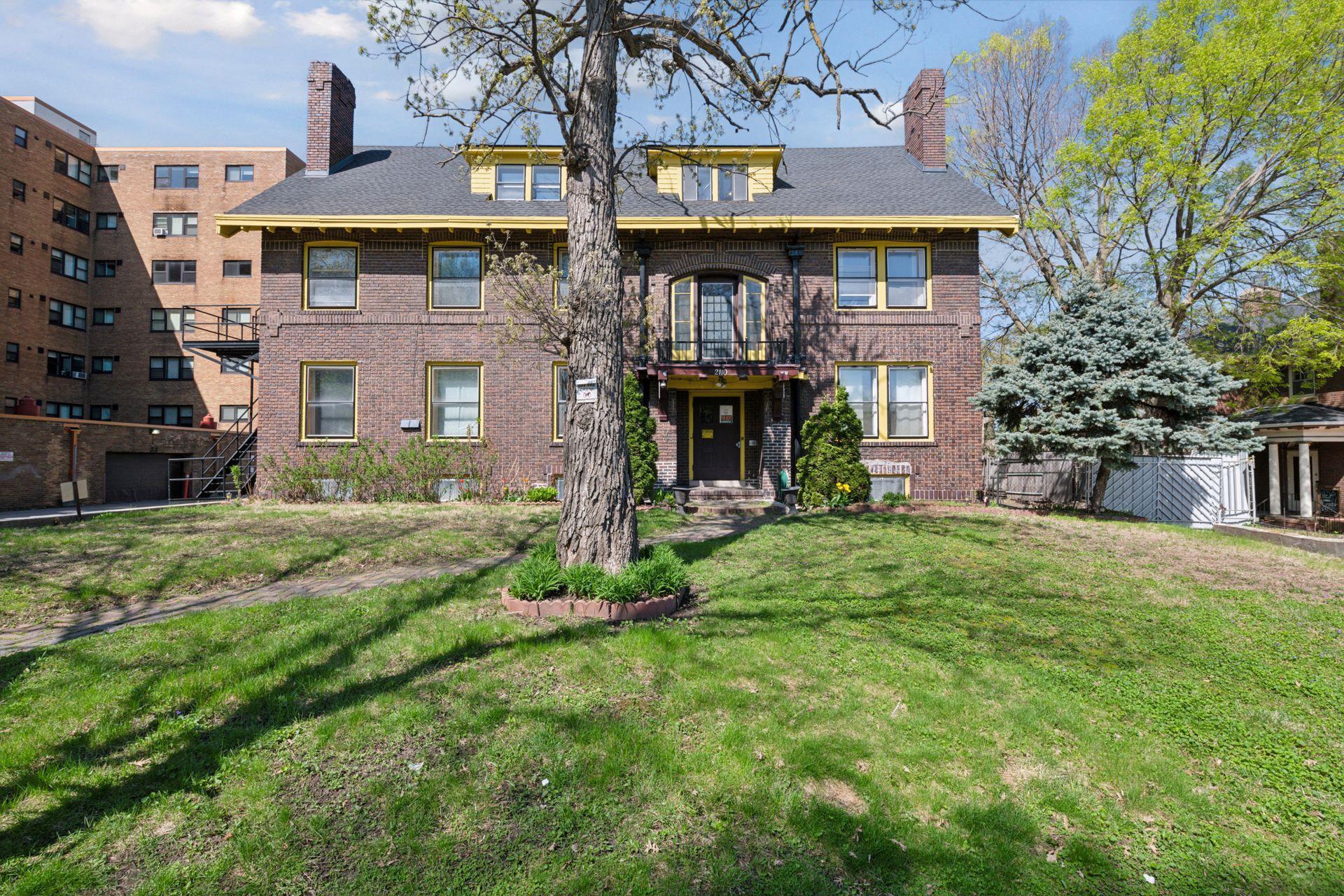 listing main picture