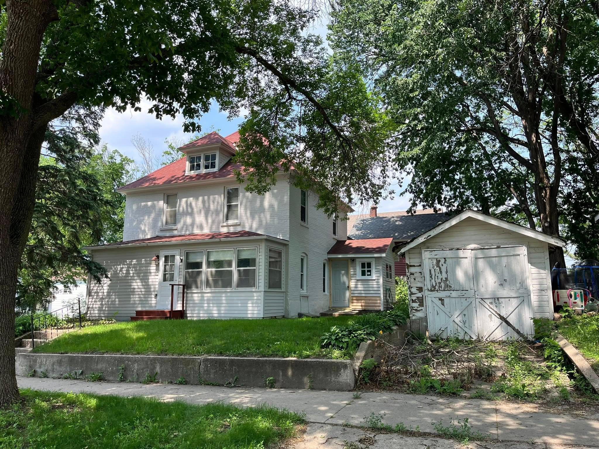 listing main picture