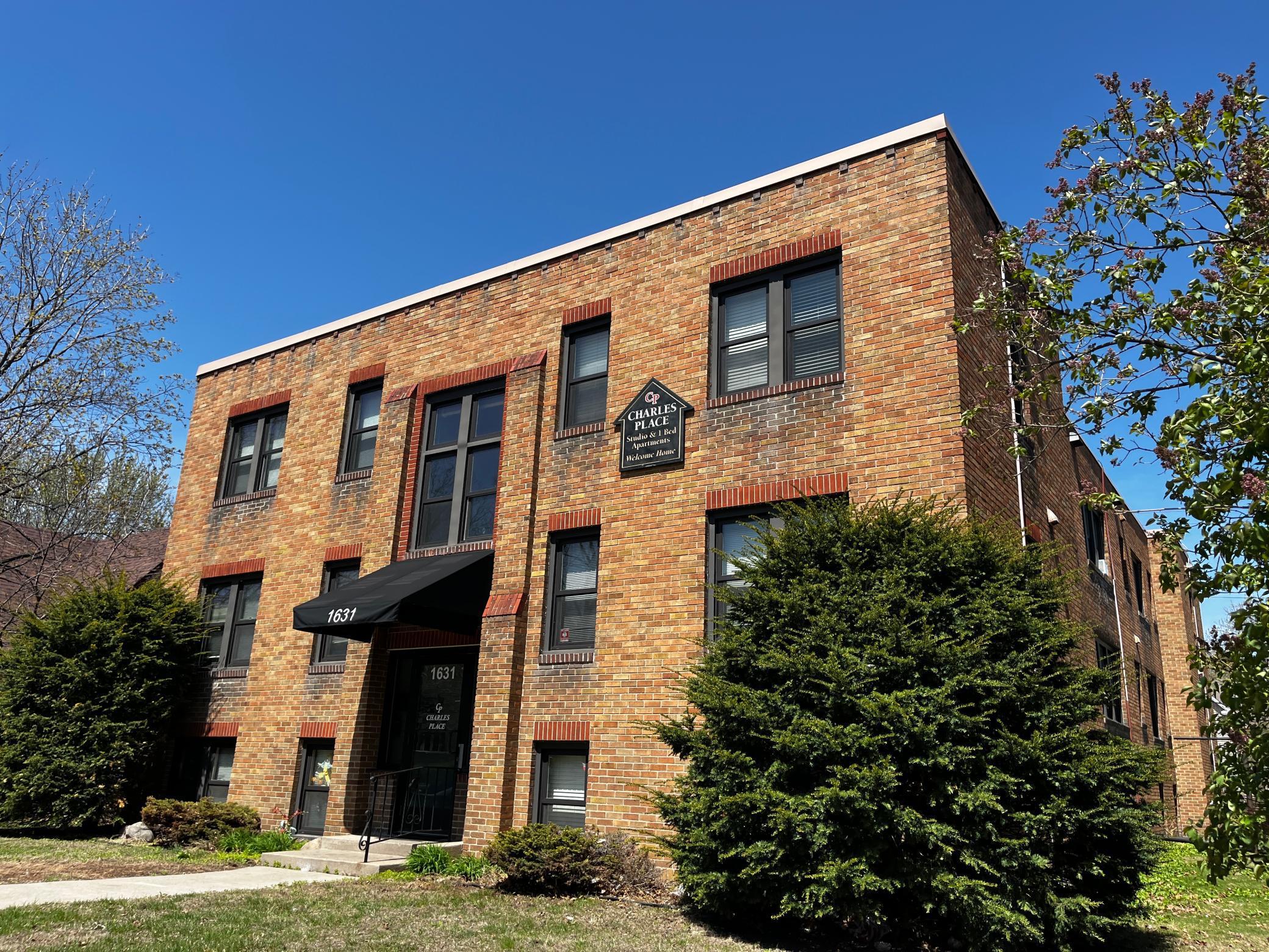 listing main picture