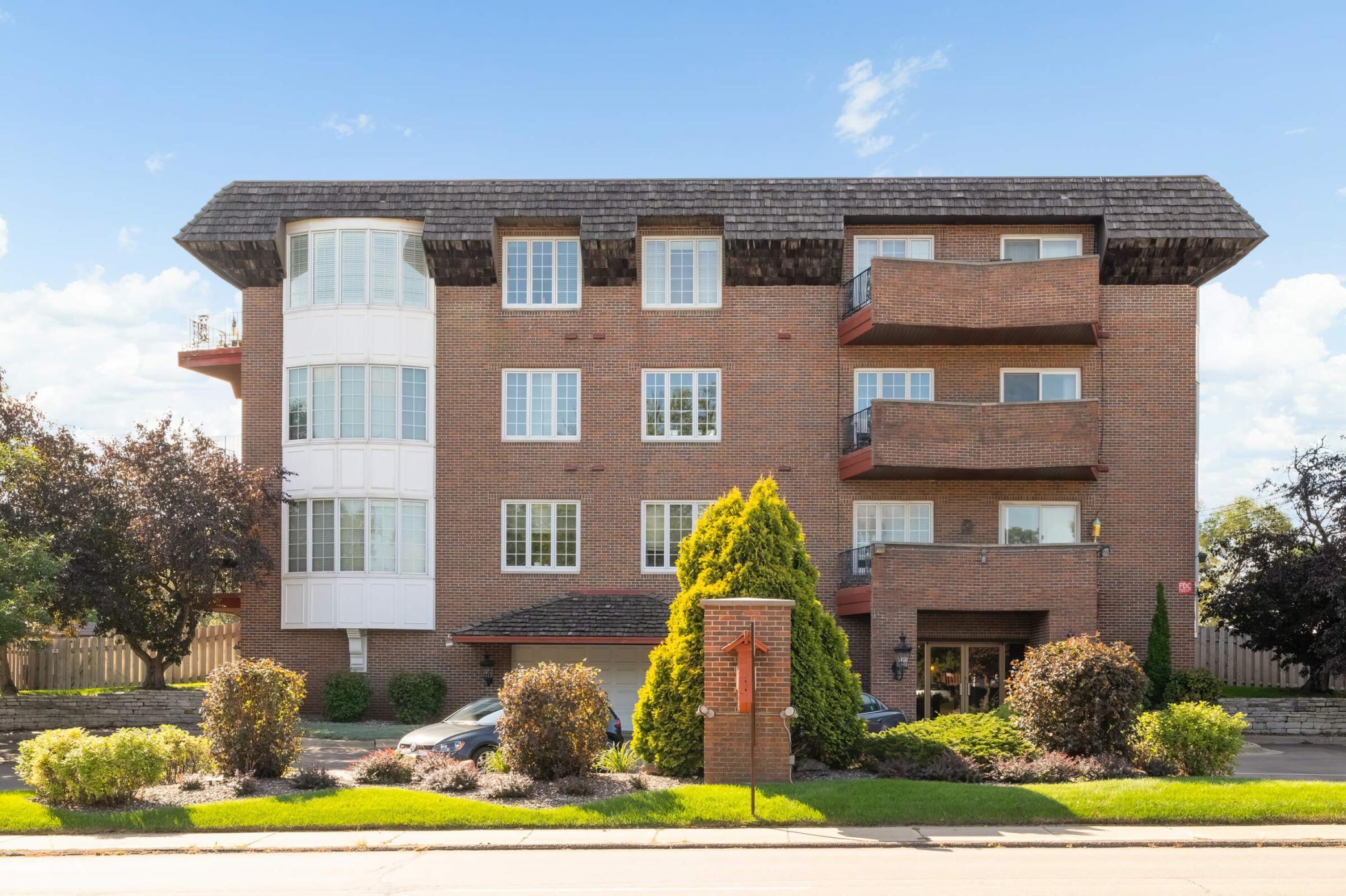 listing main picture