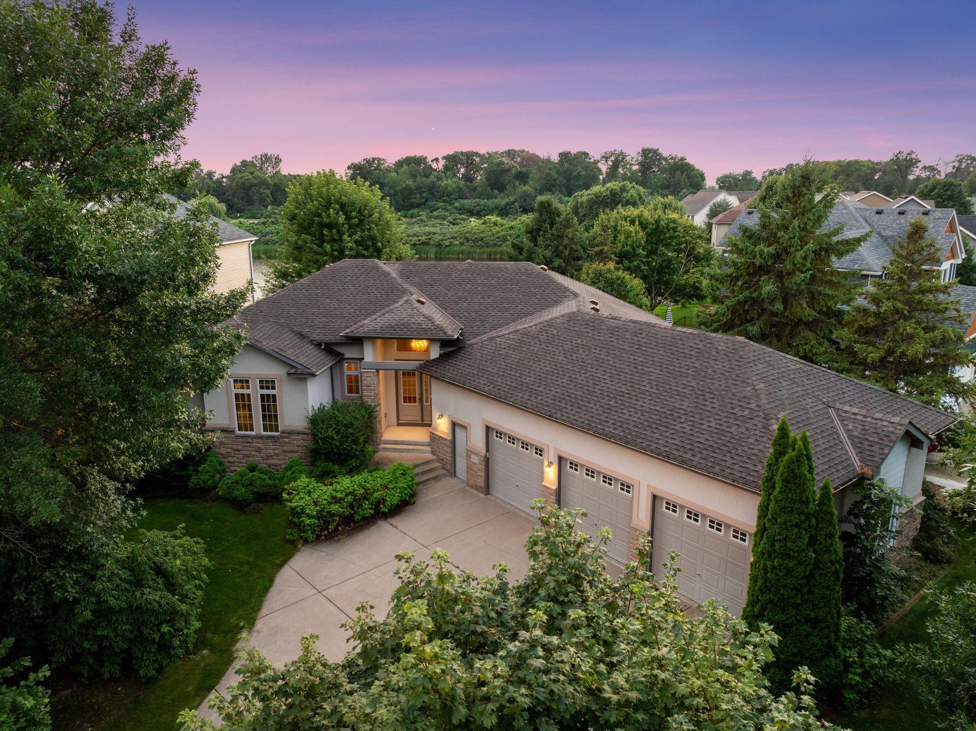 listing main picture