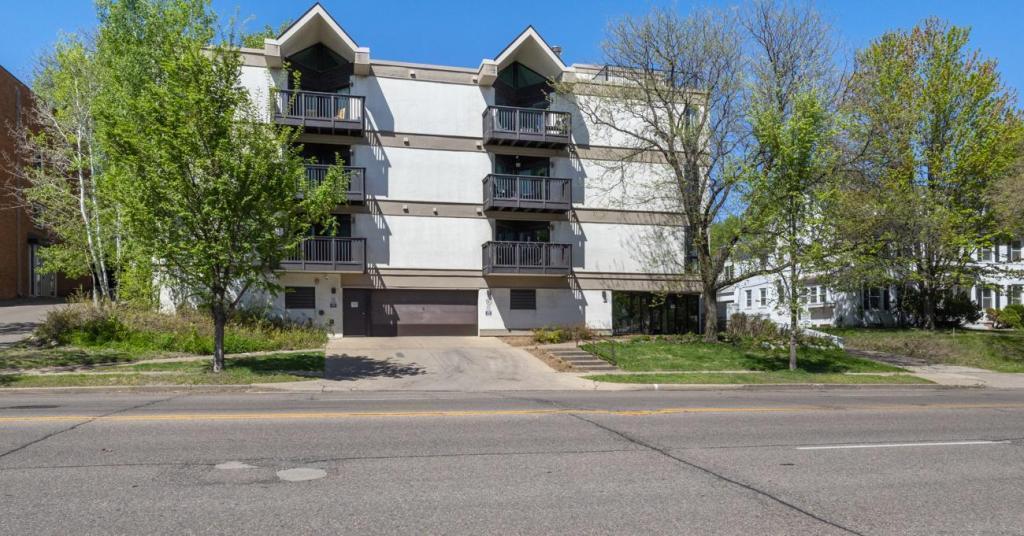 listing main picture