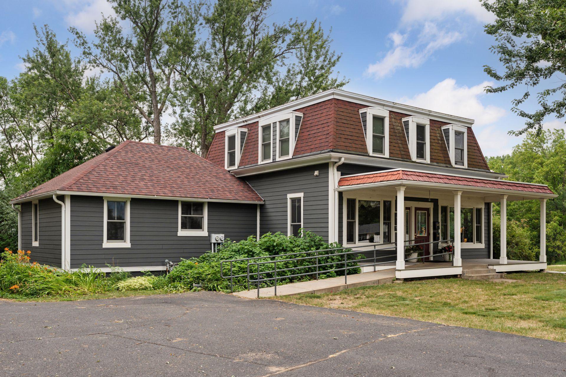 listing main picture