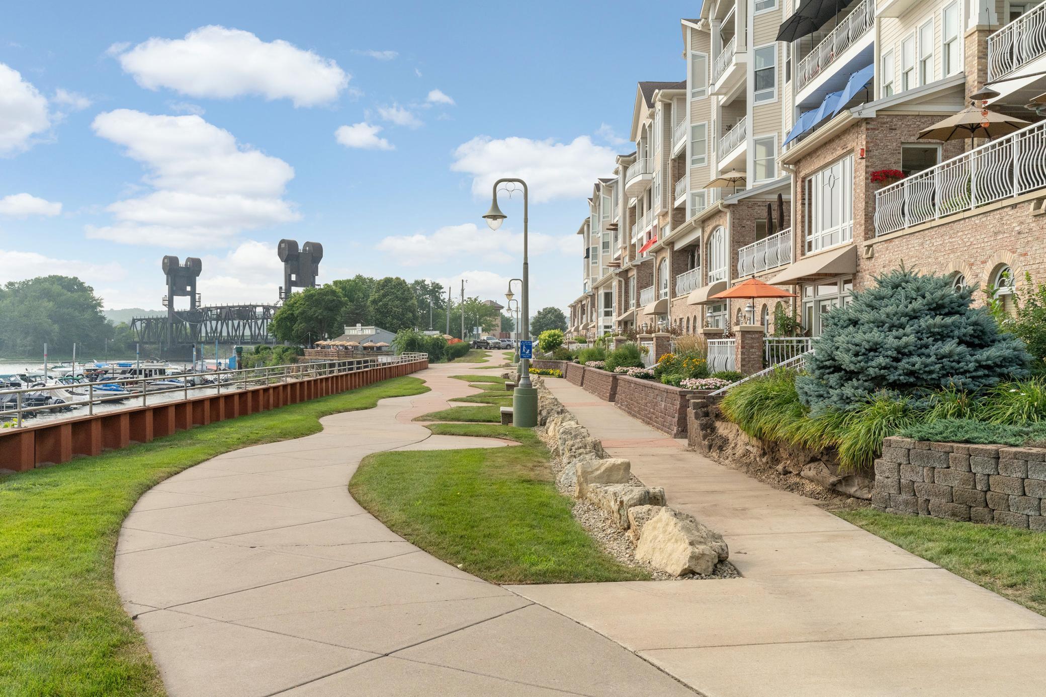 listing main picture