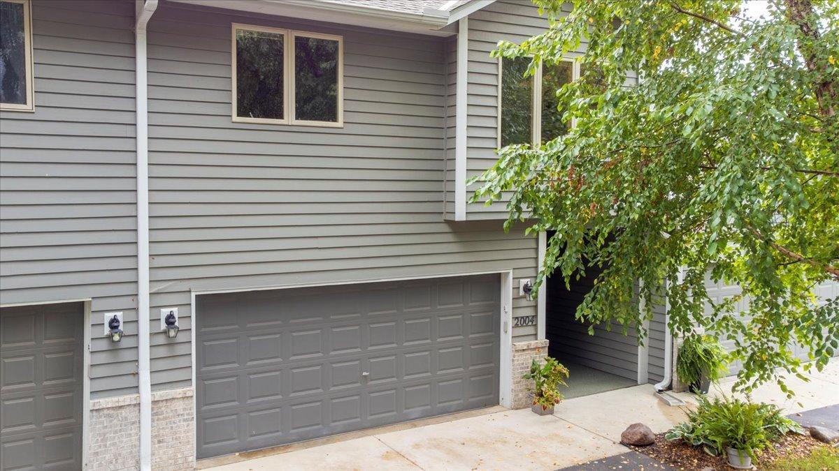 listing main picture