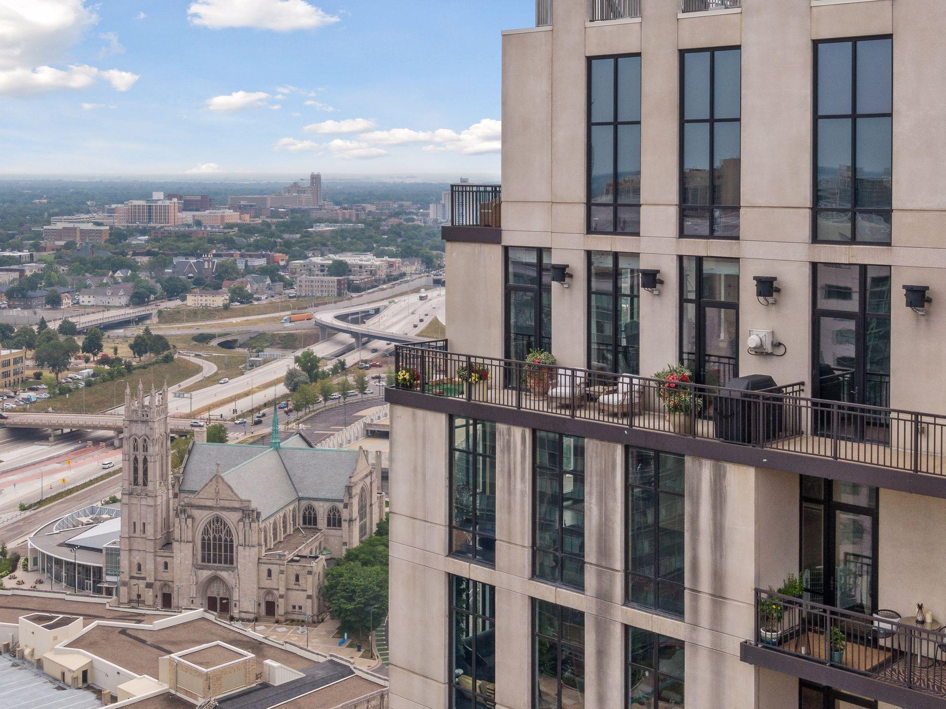 listing main picture