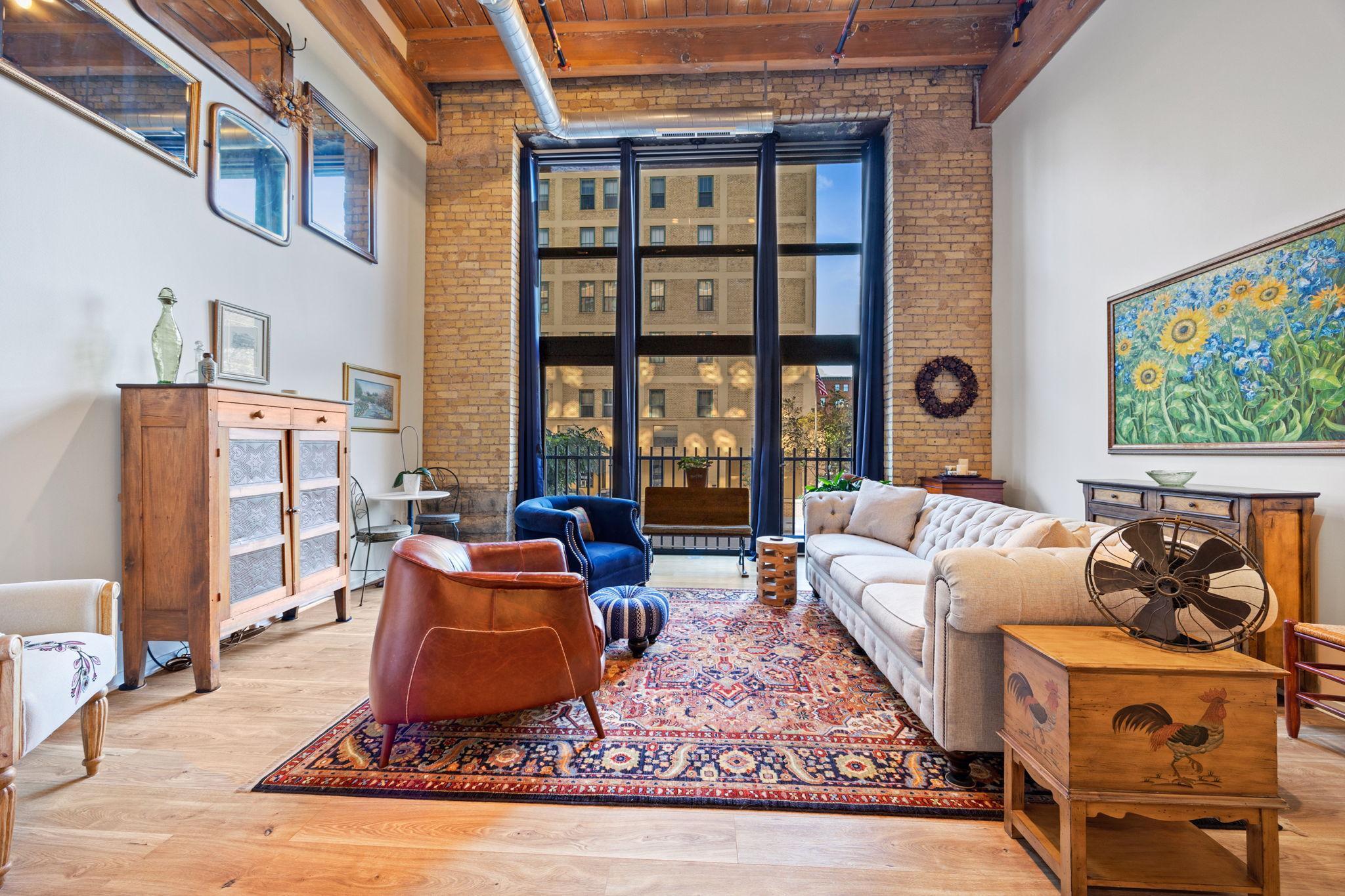 listing main picture