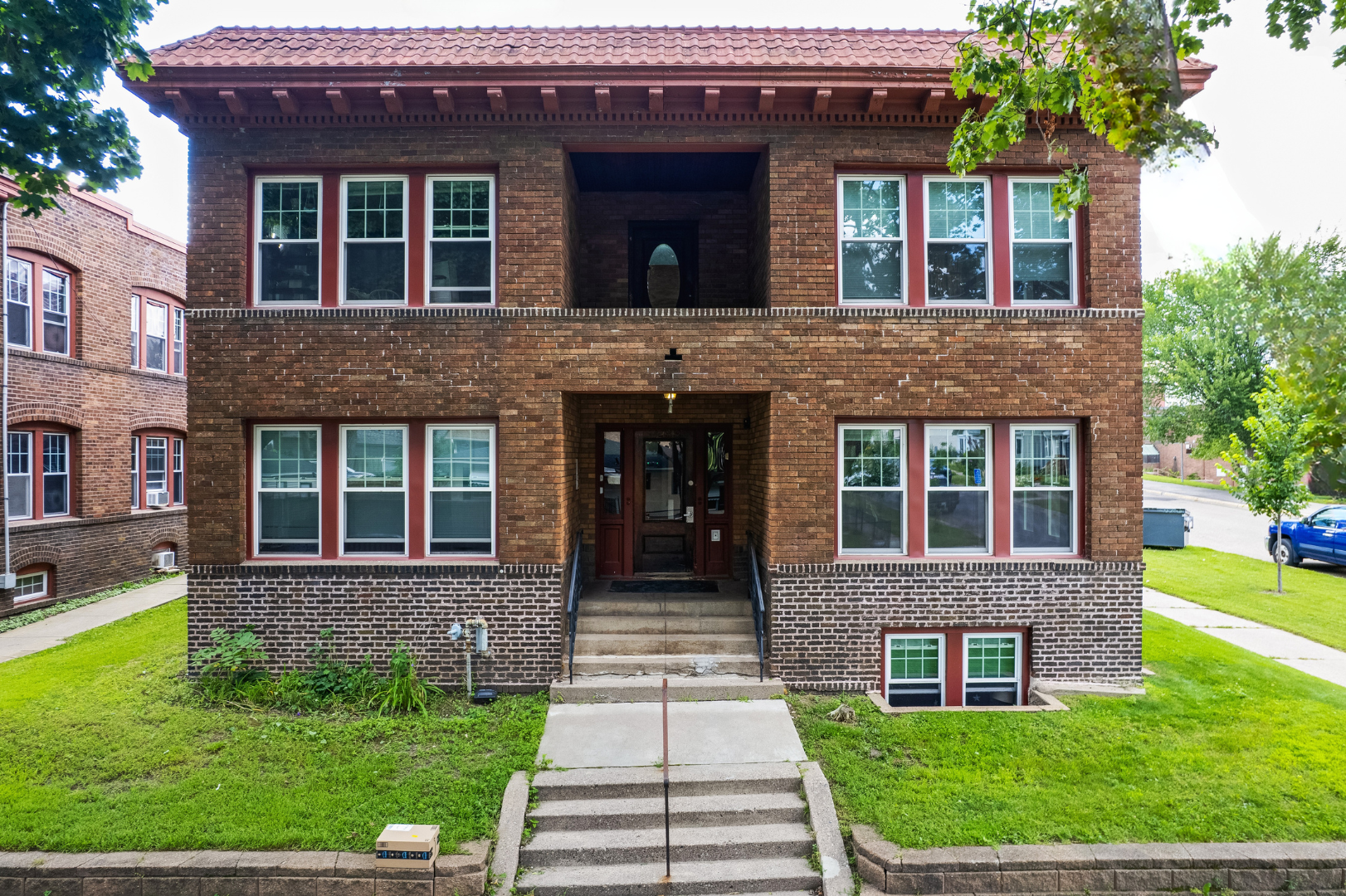 listing main picture