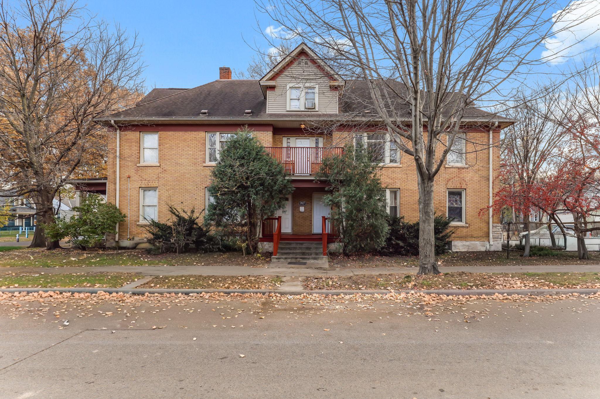 listing main picture