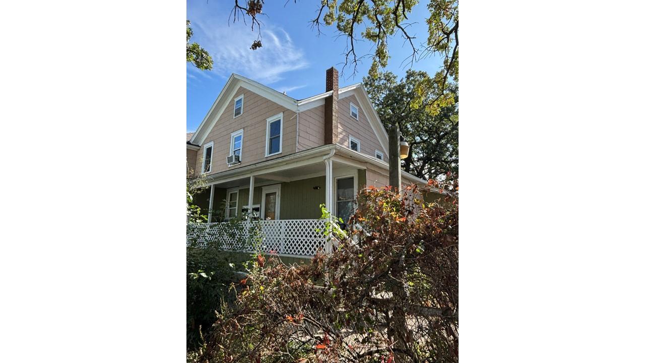 listing main picture