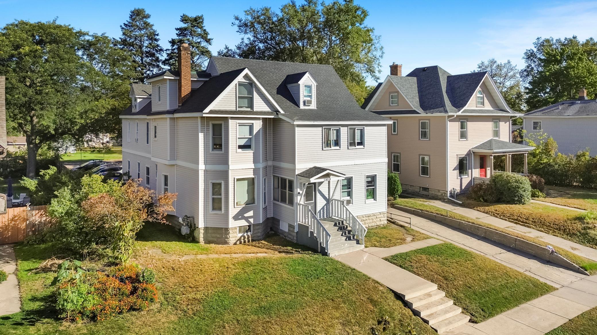 listing main picture