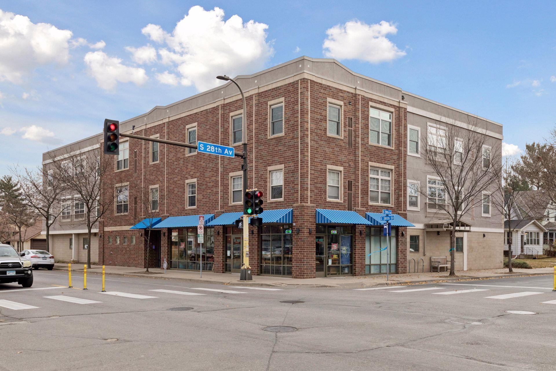 listing main picture