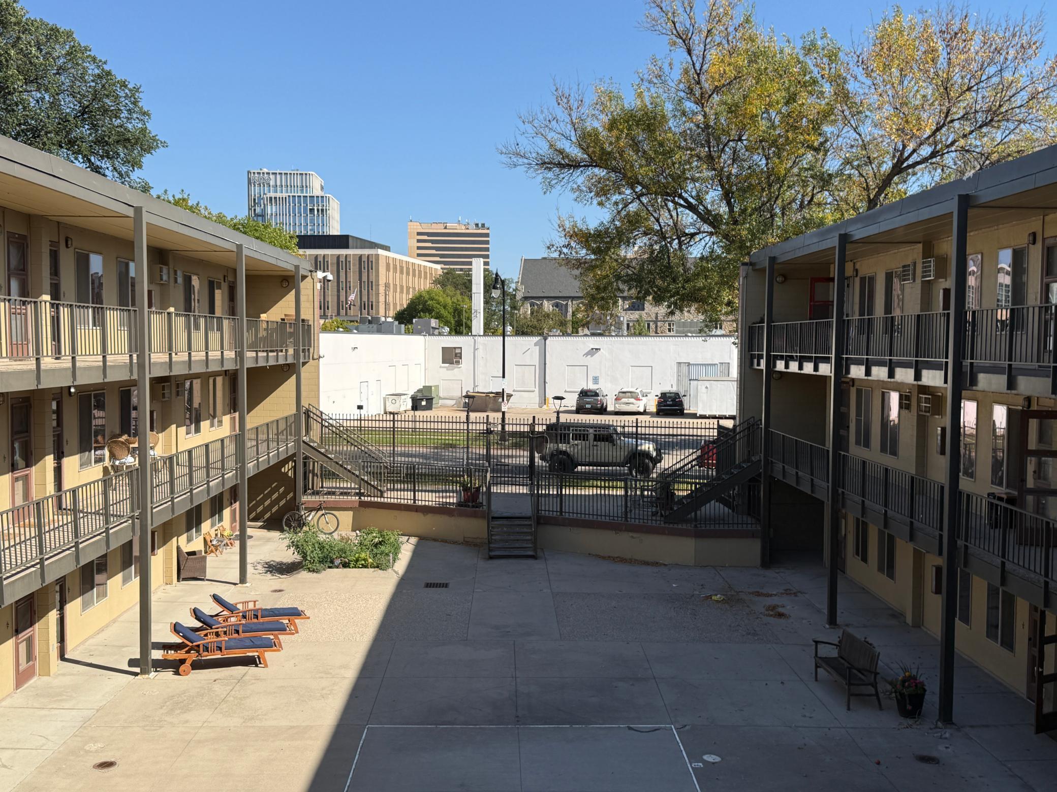 listing main picture