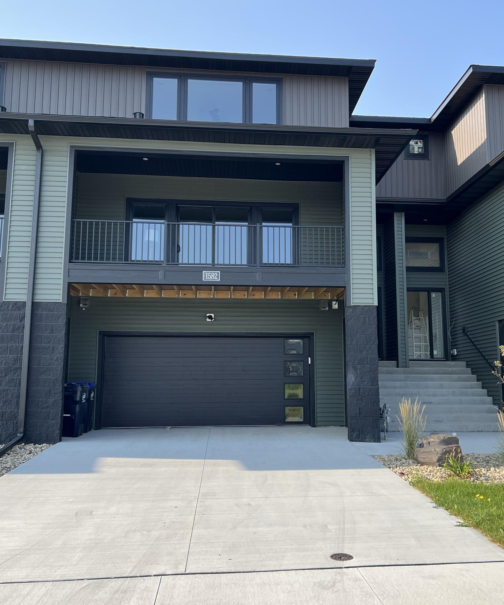 listing main picture