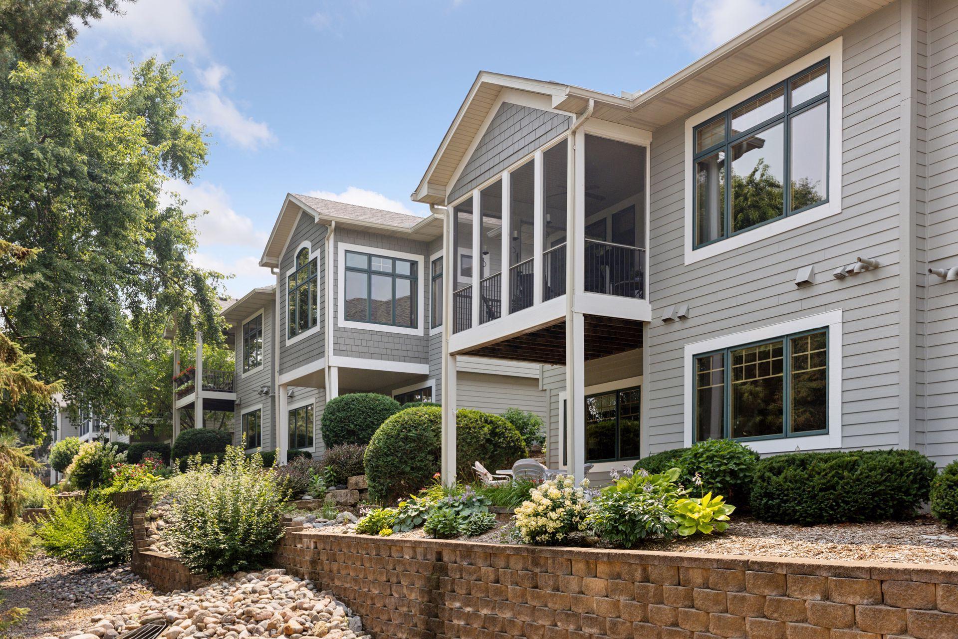 listing main picture