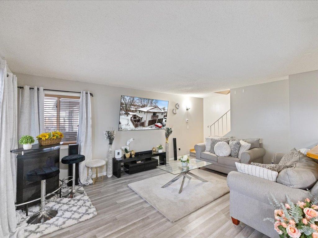 listing main picture