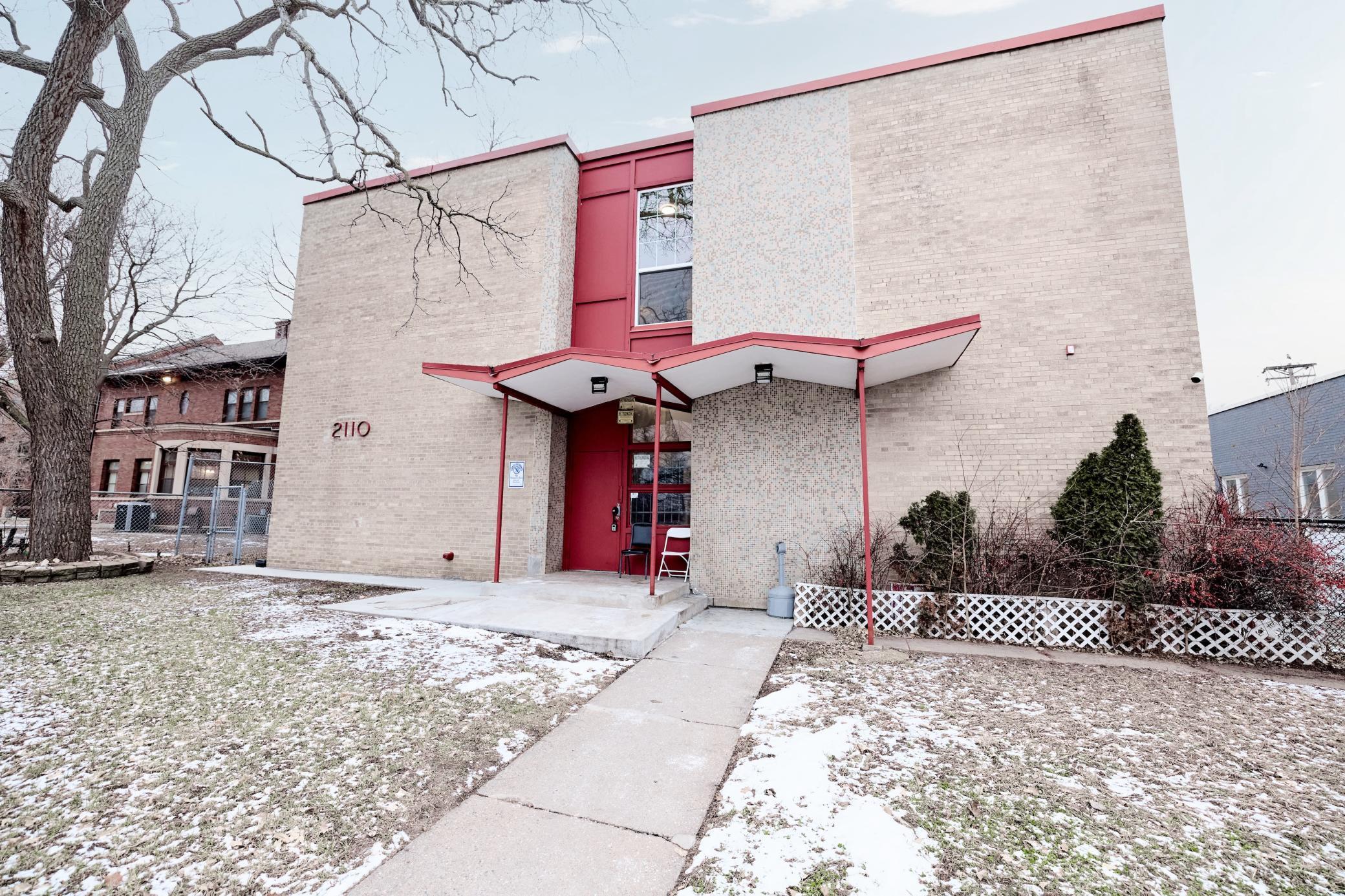 listing main picture