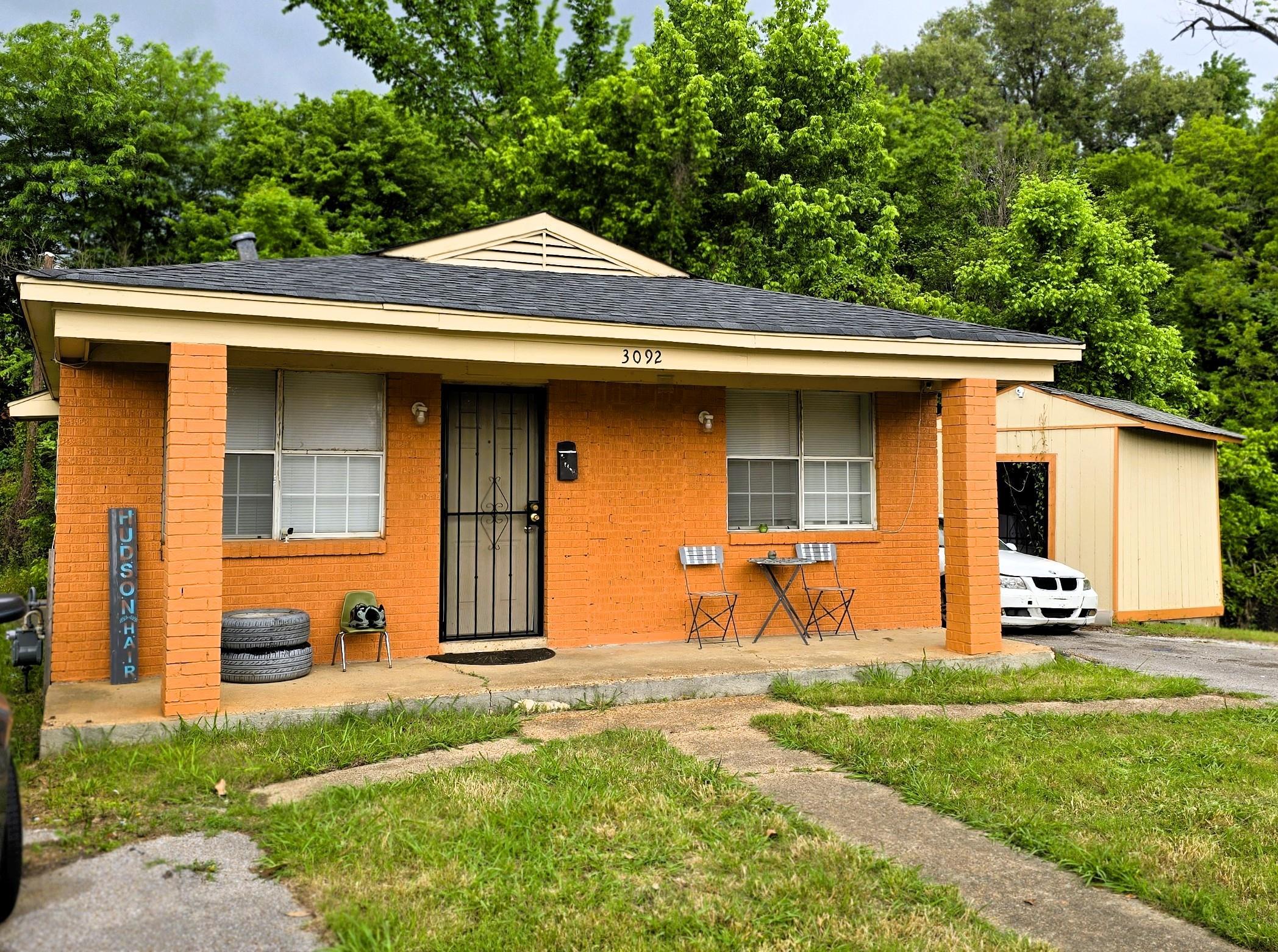 listing main picture
