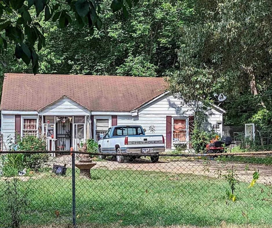 listing main picture