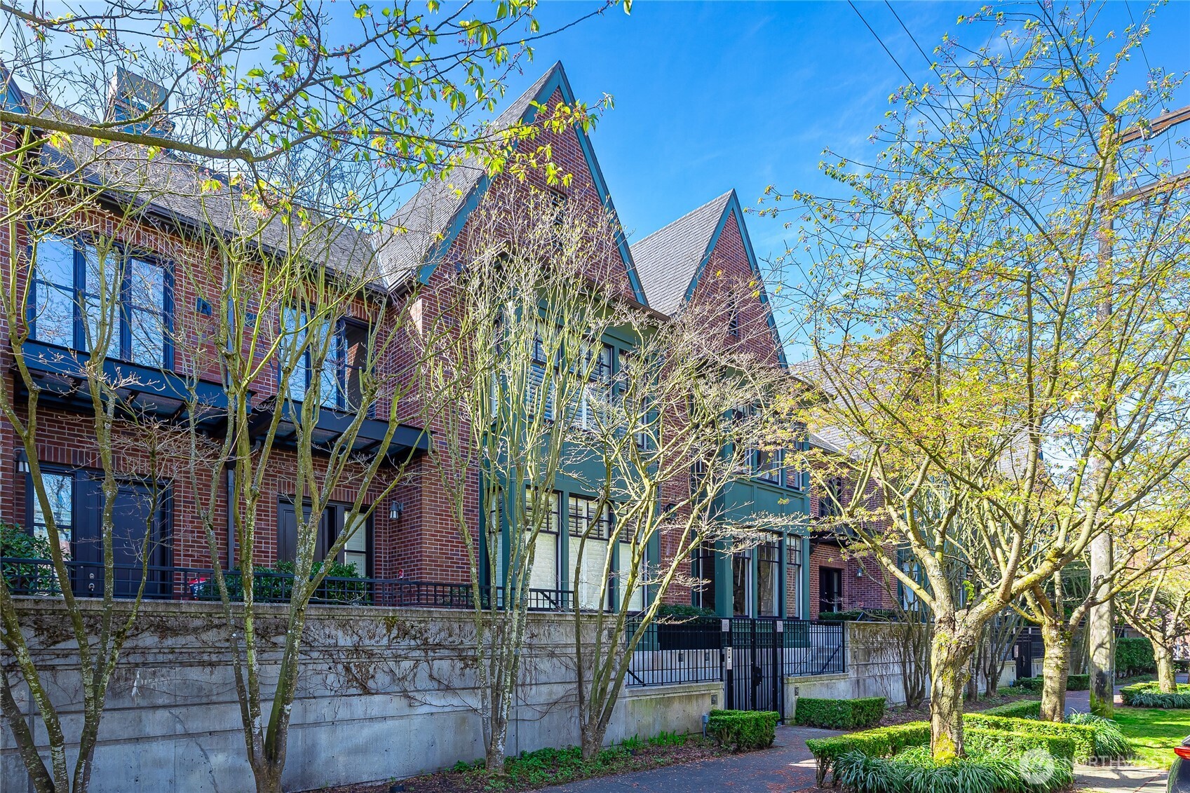 listing main picture
