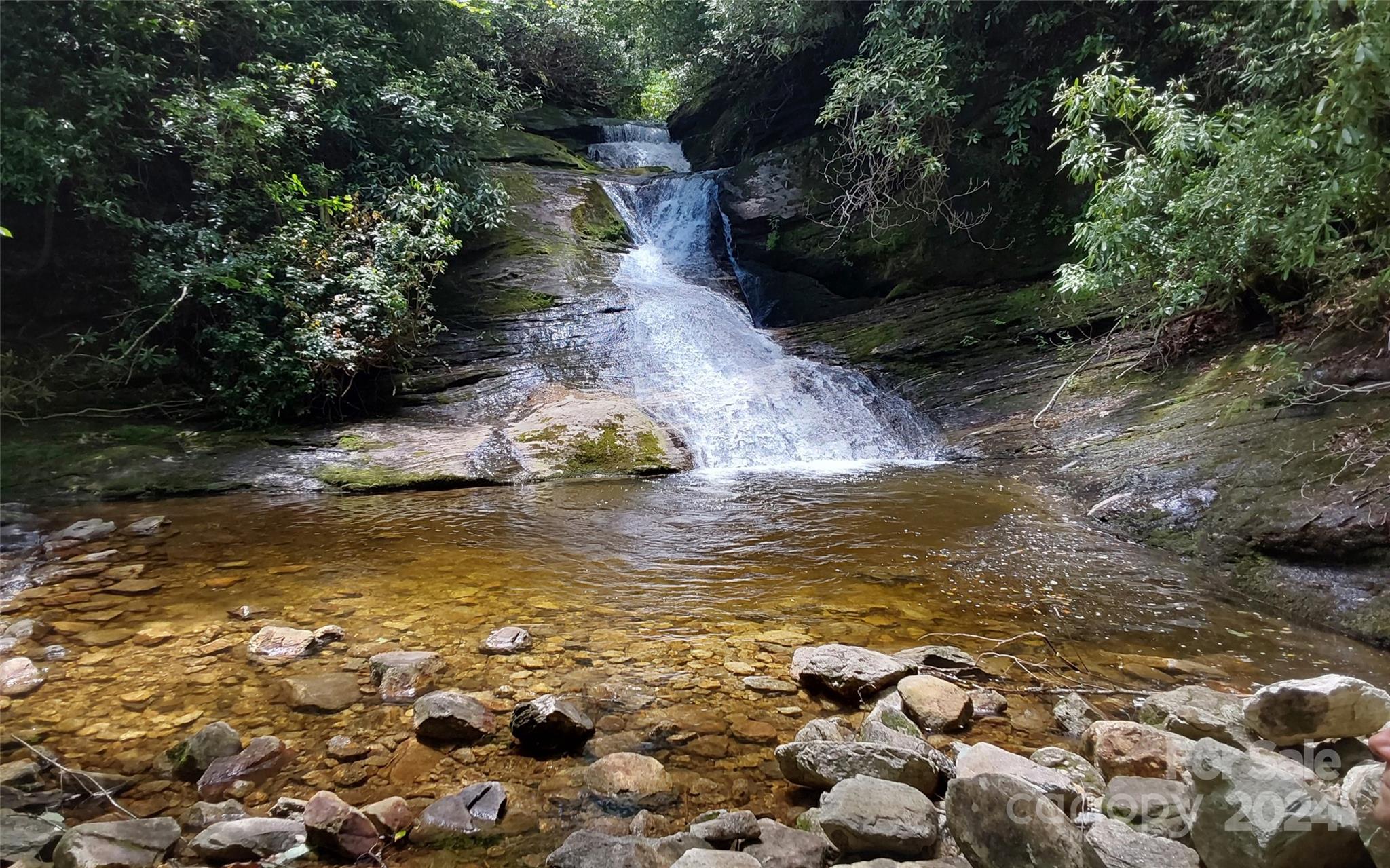 listing main picture