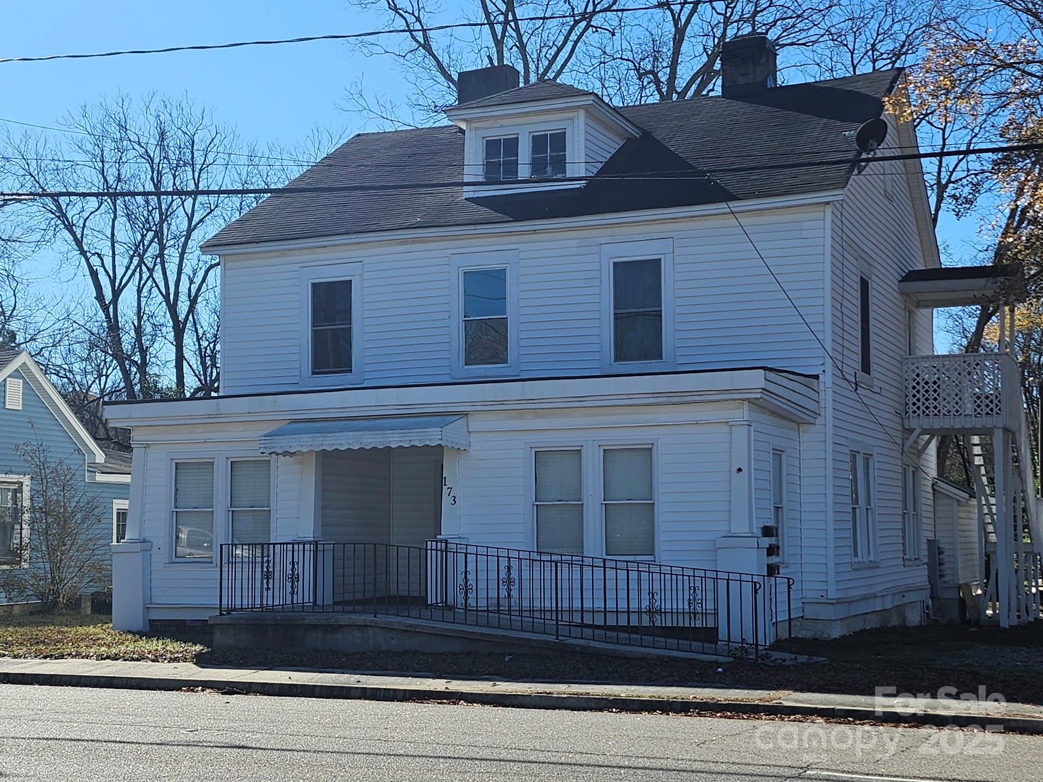 listing main picture