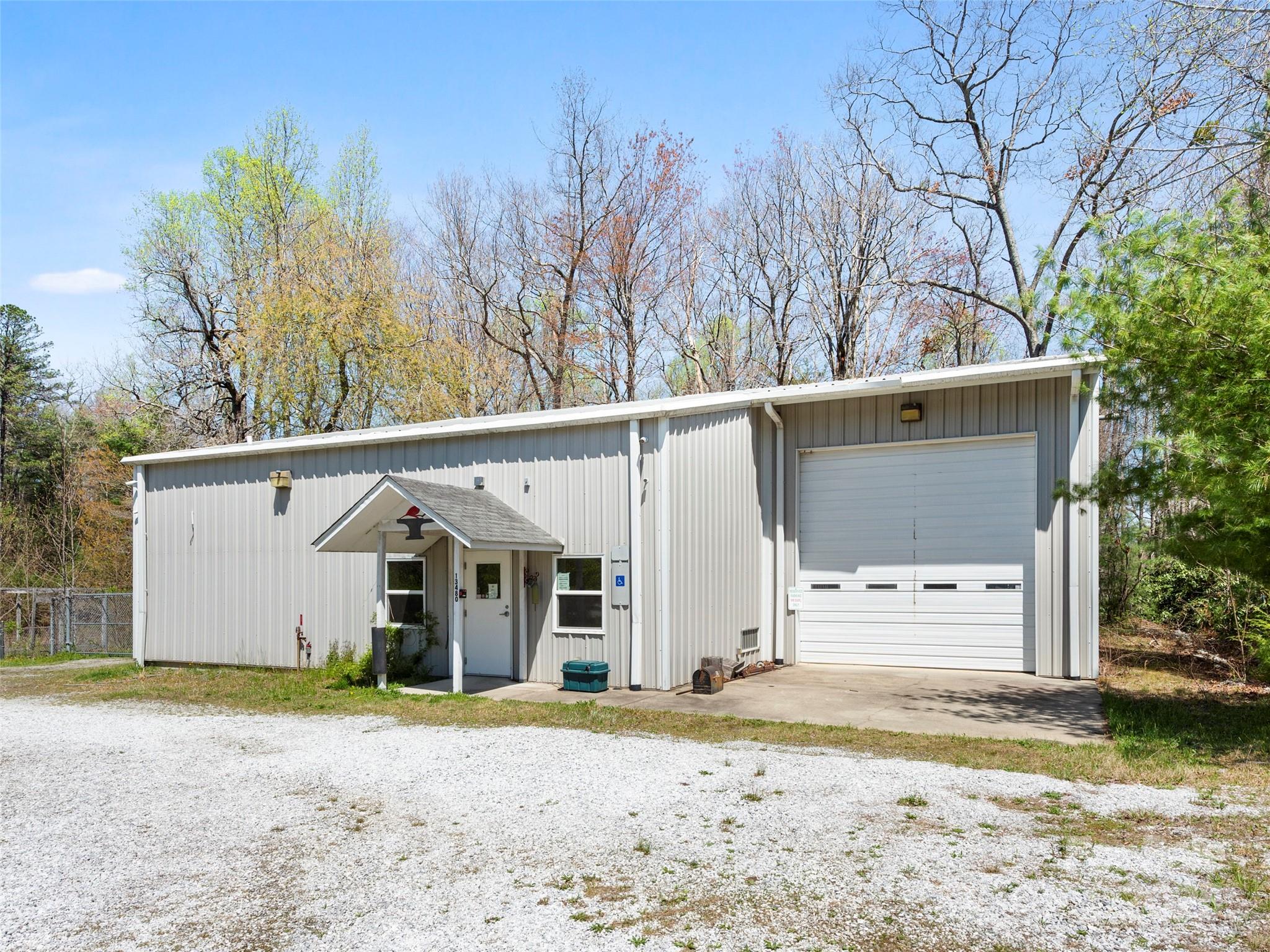 listing main picture